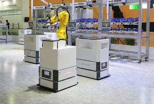 自然無(wú)軌導(dǎo)航技術(shù)正酣，智慧物流引領(lǐng)智能工廠新風(fēng)向